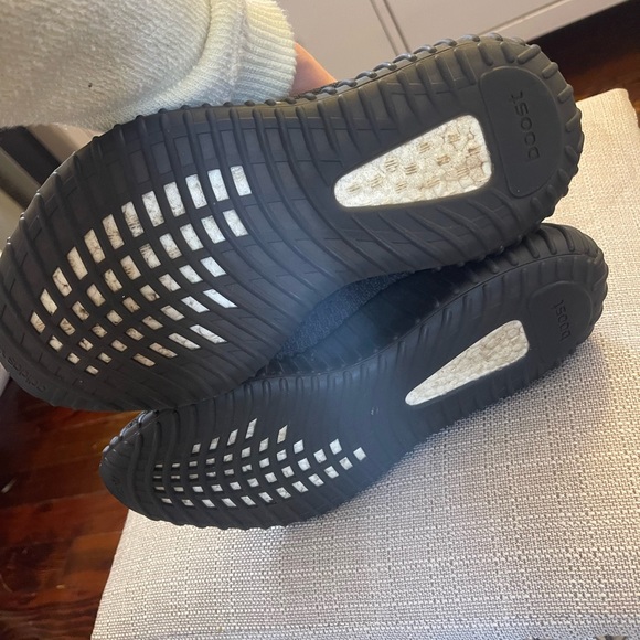 2019 Yeezy Boost 350 V2 'Black Non-Reflective' - Picture 5 of 7